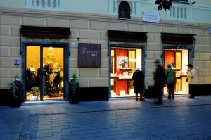 vetrine in piazza Banchero